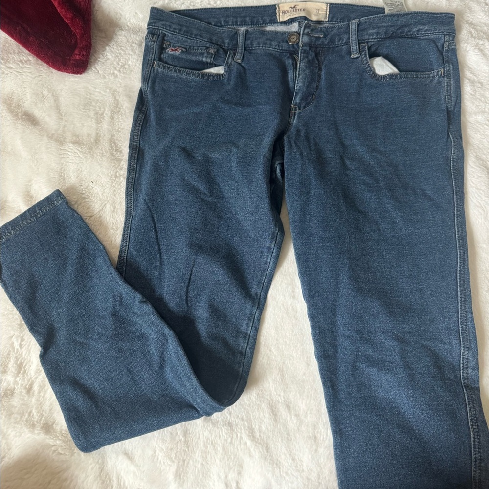 Hollister skinny leg jeggings.